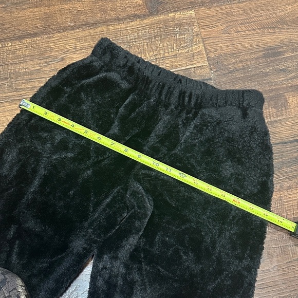 Harper & Ivy Cozy Black Fuzzy Pants - Picture 7 of 10